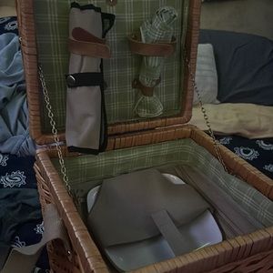 Picnic basket